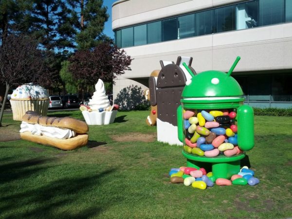 Jelly Bean-statyn utanför Google högkvarteret
