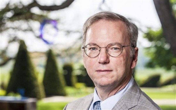 Eric Schmidt: Google Glass släpps till konsumenter om runt ett år Eric Schmidt: Google Glass släpps till konsumenter om runt ett år