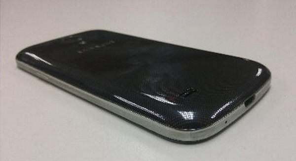 Bilder som sägs föreställa Mini-varianten av Samsung Galaxy S4 Bilder som sägs föreställa Mini-varianten av Samsung Galaxy S4