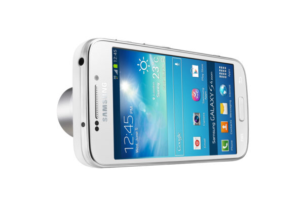 Samsung presenterar kameratelefonen Galaxy S4 Zoom Samsung presenterar kameratelefonen Galaxy S4 Zoom